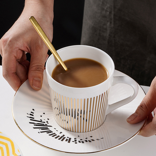 Artistry in Every Sip: Reflective Coffee Mug for Daily Delight