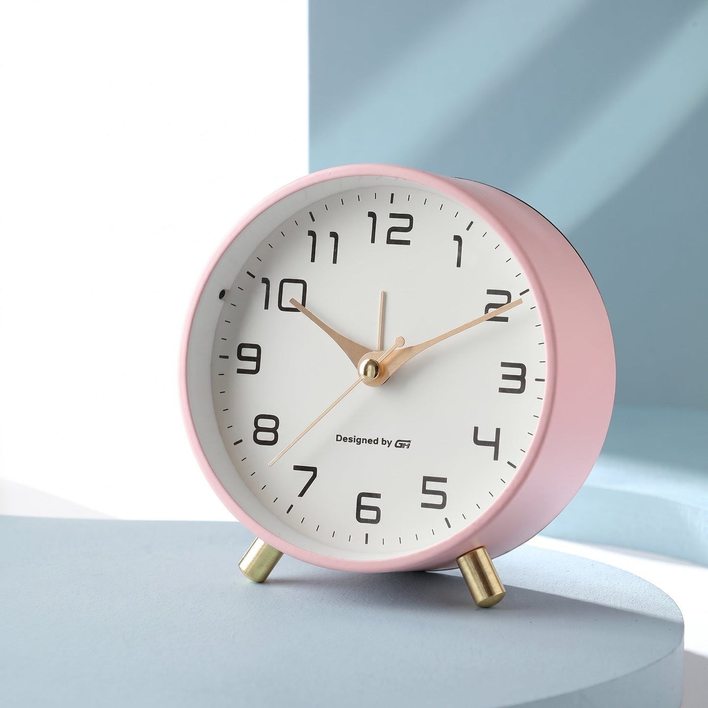 Elegant Scandinavian-Inspired Silent Round Desk Clock