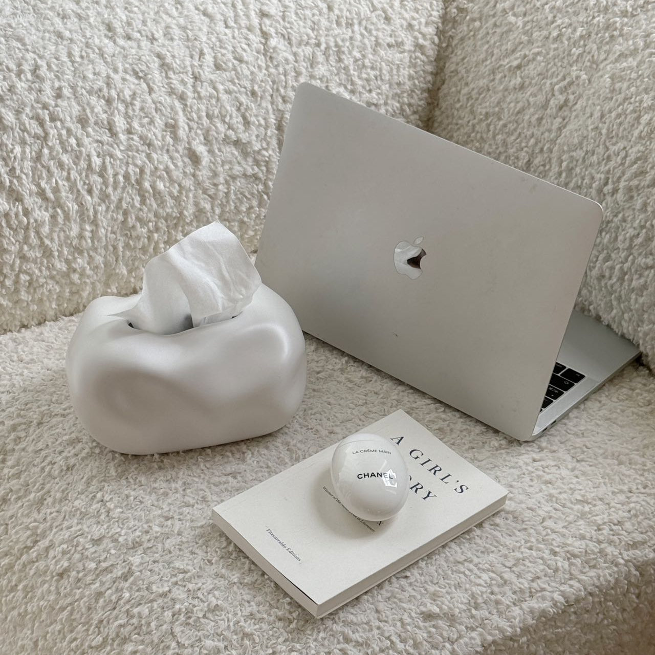 Elegant Cloud-Inspired Ceramic Tissue Organizer
