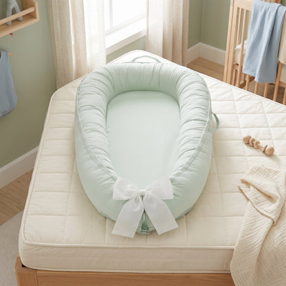 Baby Nest with Halo Wing Design