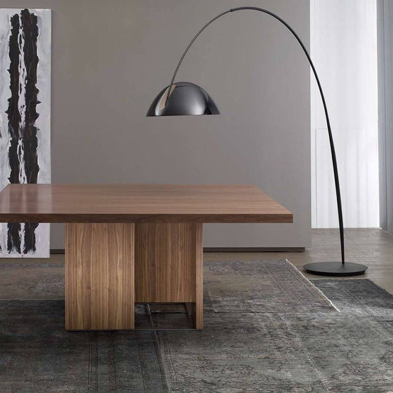 Elegant Arc Floor Lamp with Sleek Black Finish