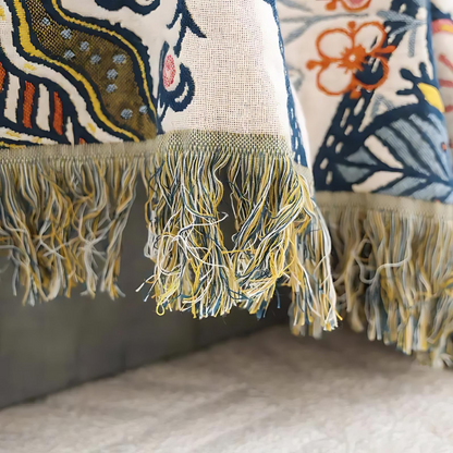 Chic Cotton Throw Blanket with Elegant Tassel Accents