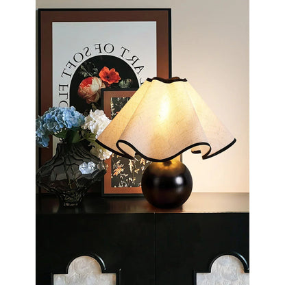 Elegant Wave-Design Table Lamp for Modern Interiors