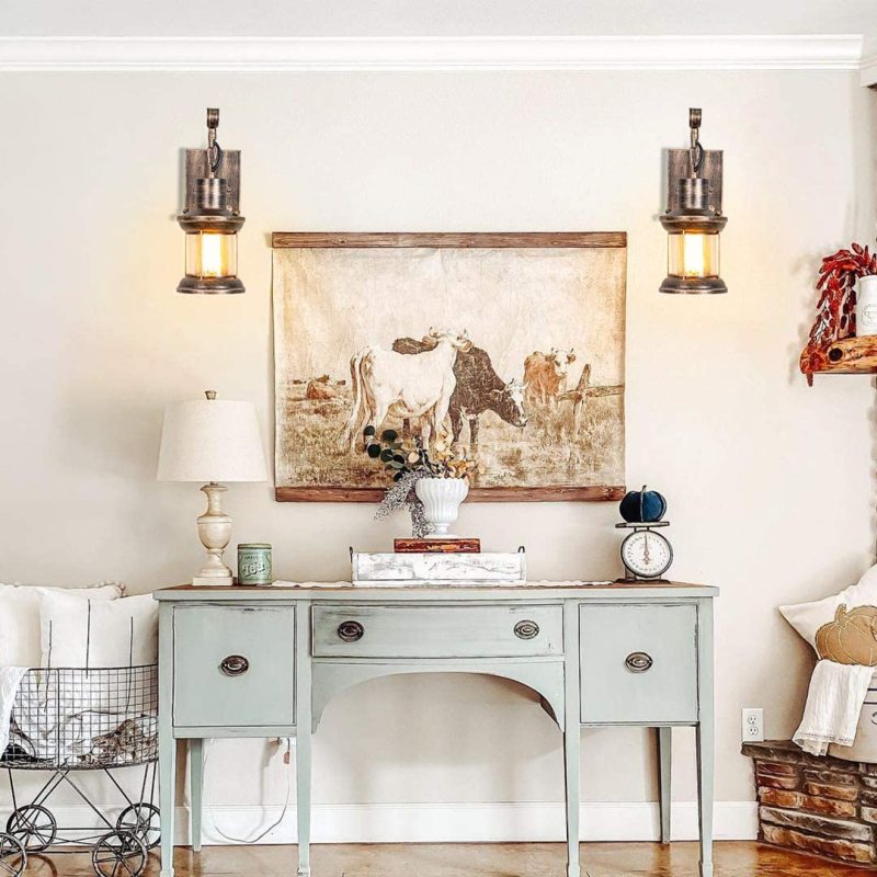 Charming Vintage-Style Wall Light Fixture