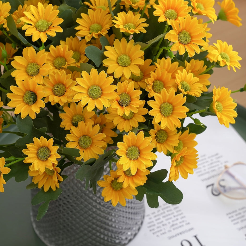 Vibrant Faux Daisy Bouquet for Effortless Home Decor