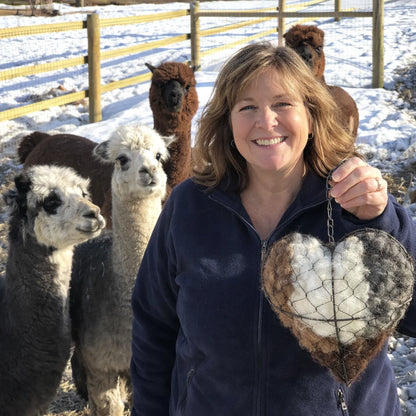 Bird Nesting Material Holder Heart-Shaped Alpaca Fiber