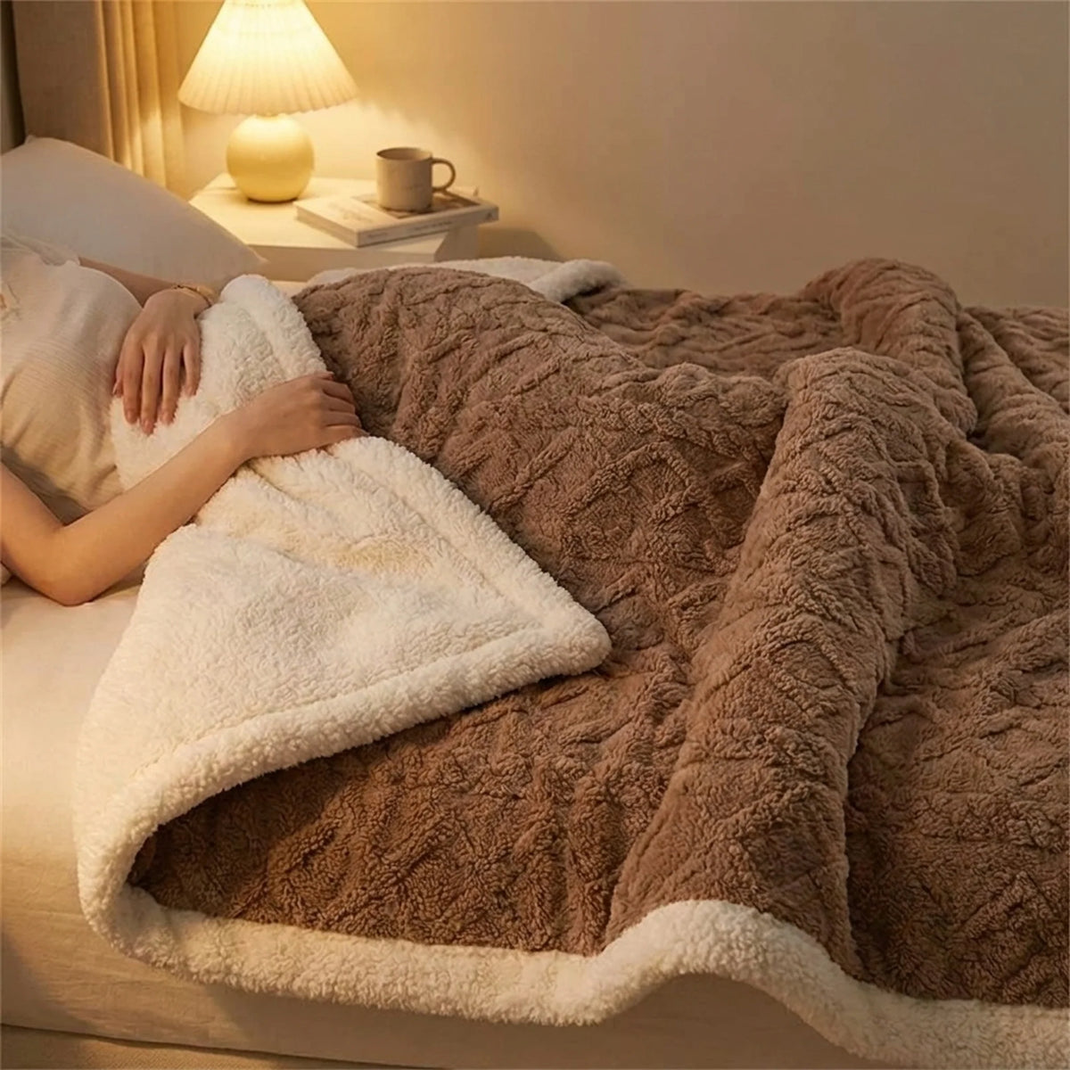 Blanket Reversible Microfiber Flannel & Lambswool Water-Repellent