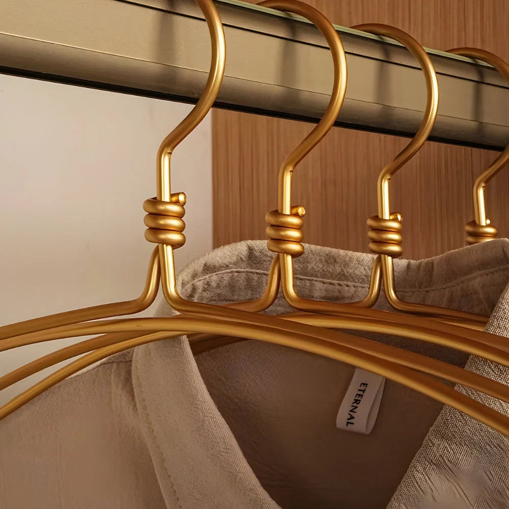 Clothes Hanger Set Extra-Wide Aluminum Rust-Resistant 6-Piece