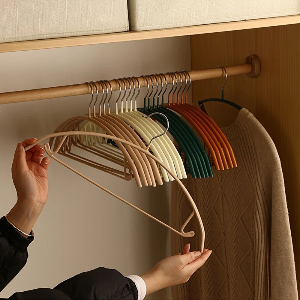 Clothes Hangers Soft-Touch Finish Ergonomic Curve