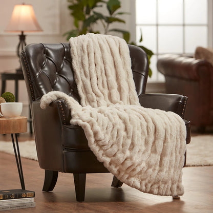 Faux Fur Blanket Reversible Plush & Breathable Fleece