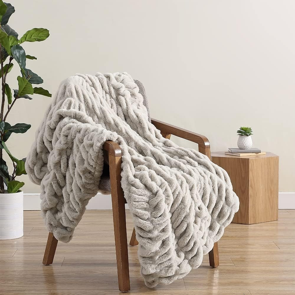 Faux Fur Blanket Reversible Plush & Breathable Fleece