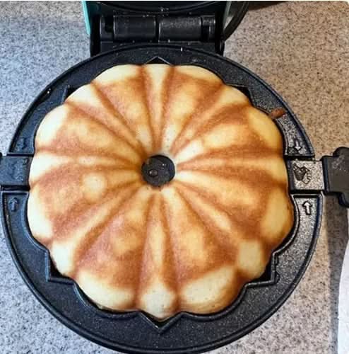 Mini Bundt Cake Maker Non-Stick Fast-Heating Plates