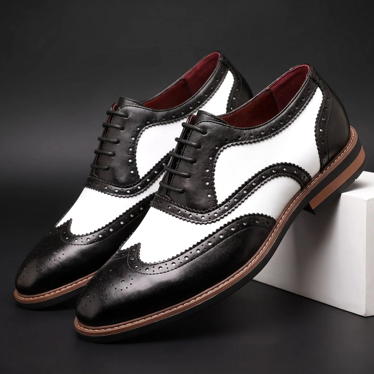 Oxford Shoes Two-Tone Brogue Wingtip Design