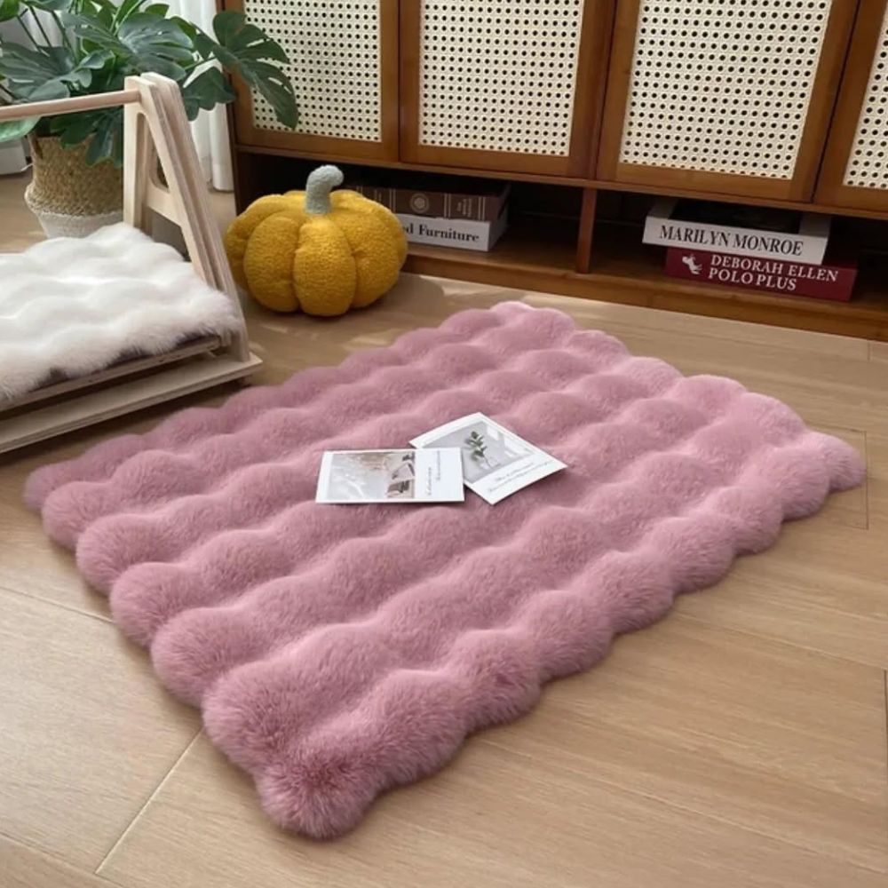 Pet Mat Luxury Faux Fur Non-Slip & Machine-Washable