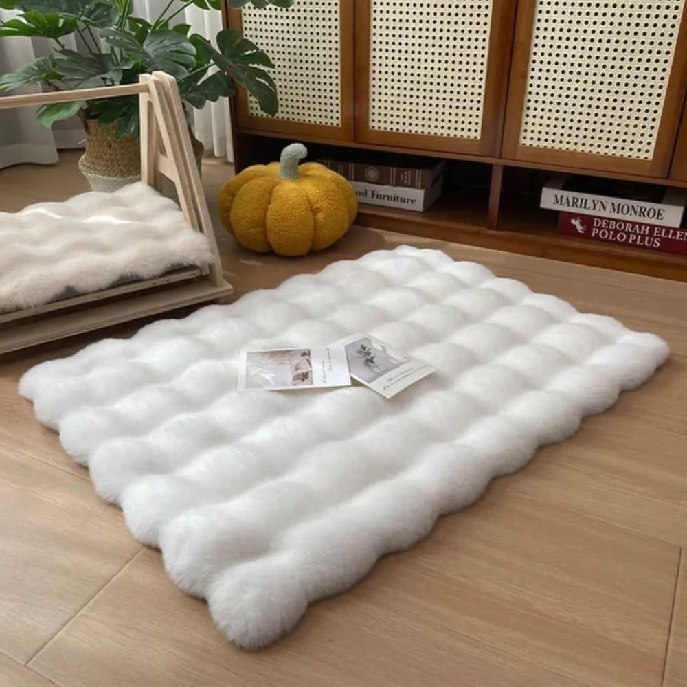 Pet Mat Luxury Faux Fur Non-Slip & Machine-Washable