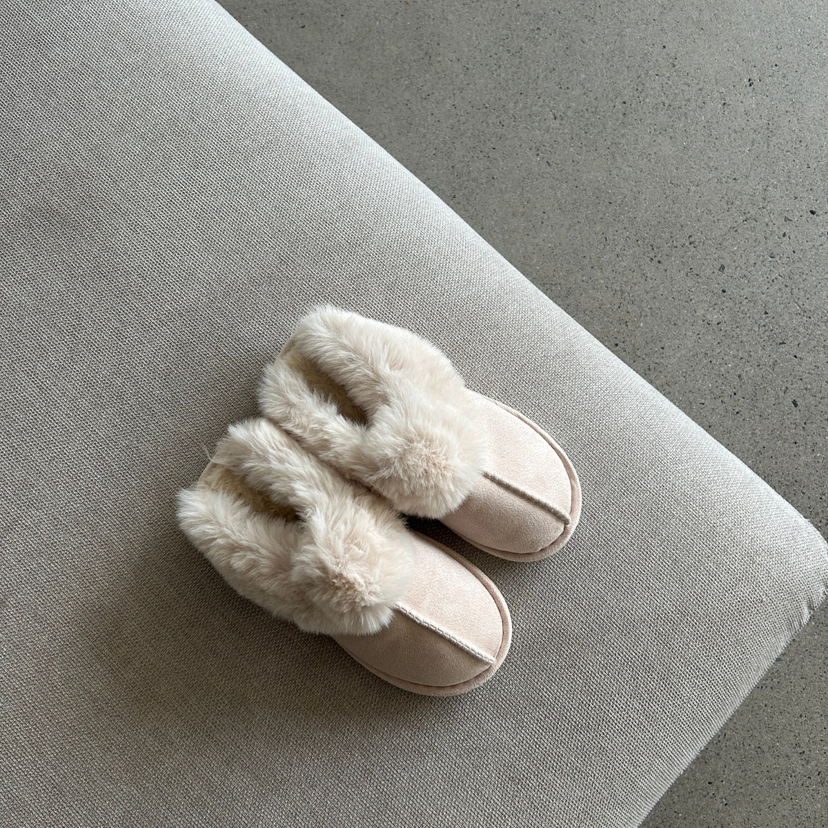 Slippers Faux Fur Upper Rubber Sole Slip-On Design