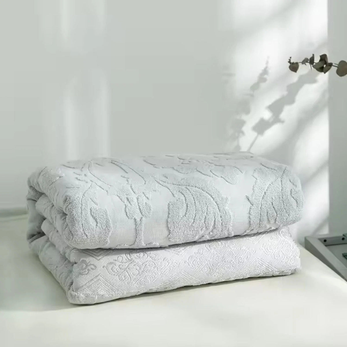 Throw Blanket Plush Jacquard Microfiber Blend Machine Washable
