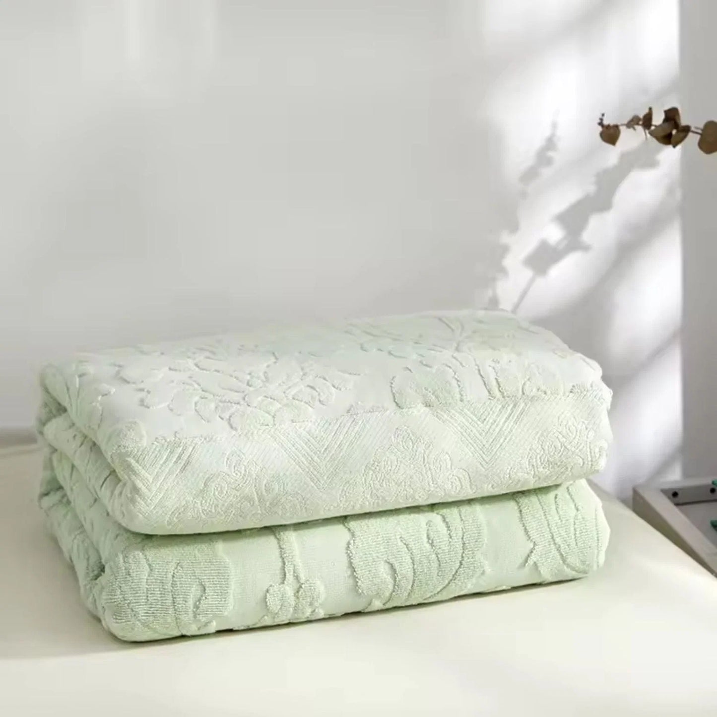 Throw Blanket Plush Jacquard Microfiber Blend Machine Washable