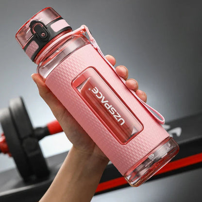 Sustainable Hydration Bottle - Versatile Leak-Resistant Design