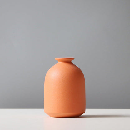 Elegant Matte Ceramic Vase – Stylish Home Accent Piece
