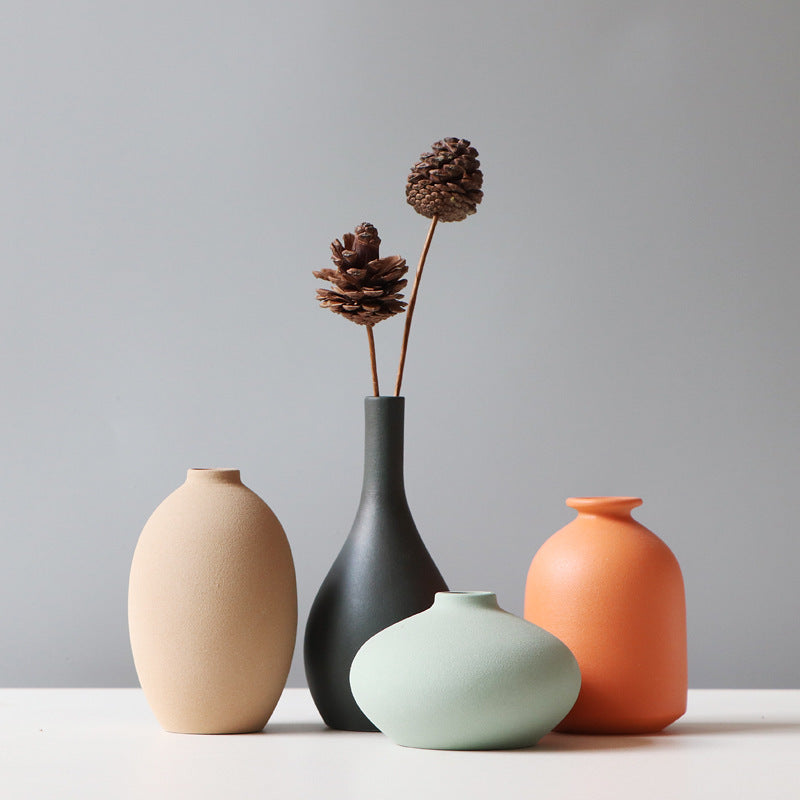 Elegant Matte Ceramic Vase – Stylish Home Accent Piece