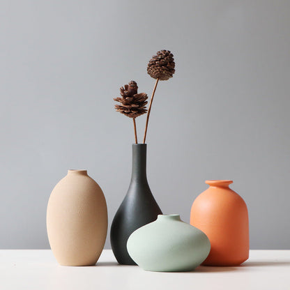 Elegant Matte Ceramic Vase – Stylish Home Accent Piece