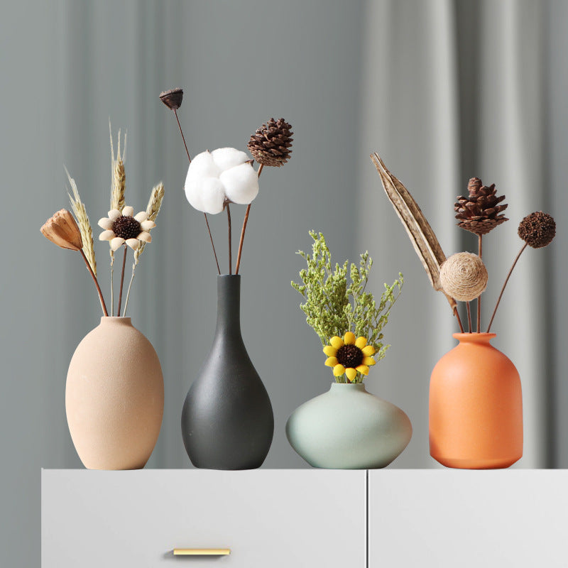 Elegant Matte Ceramic Vase – Stylish Home Accent Piece