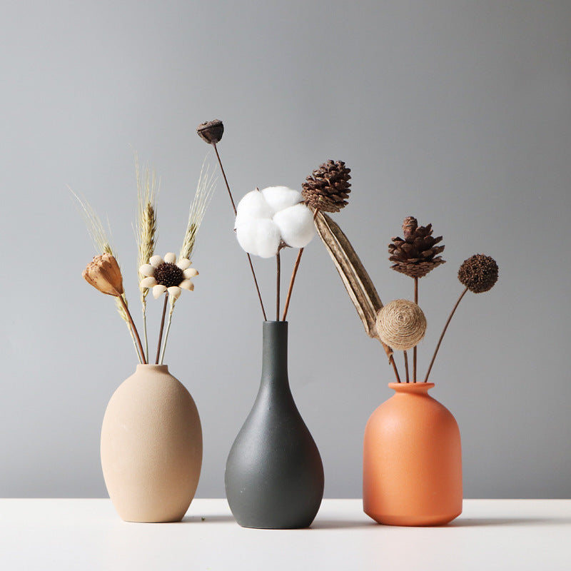 Elegant Matte Ceramic Vase – Stylish Home Accent Piece