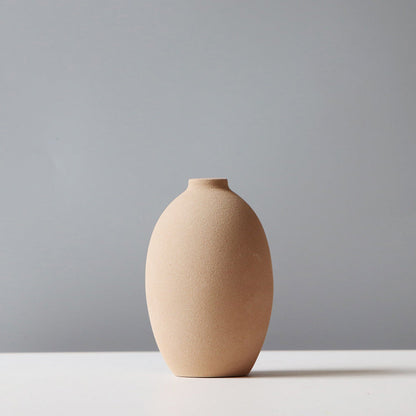 Elegant Matte Ceramic Vase – Stylish Home Accent Piece