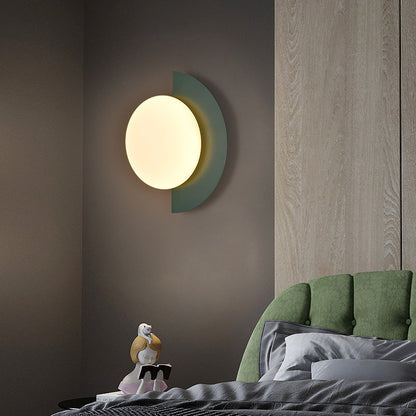Curved Elegance Wall Light for Modern Interiors