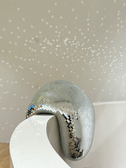 Vintage-Inspired Flowing Glass Sculpture for Home Accents