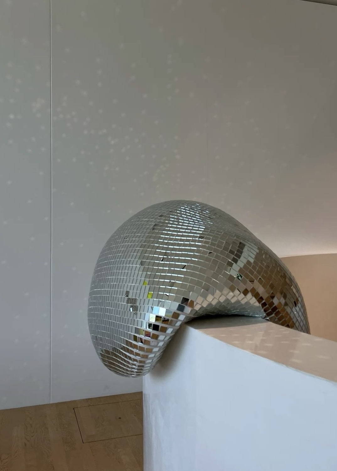 Vintage-Inspired Flowing Glass Sculpture for Home Accents
