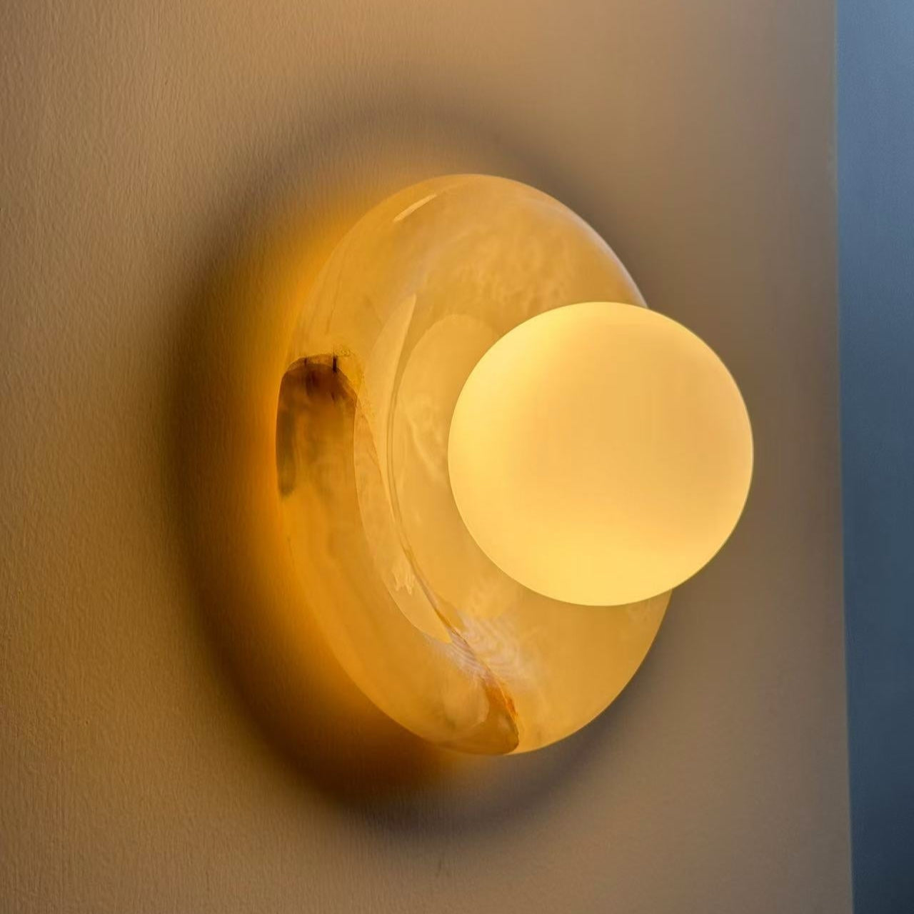 Chic LED Wall Sconce with Marble Accent - Stylish Lighting