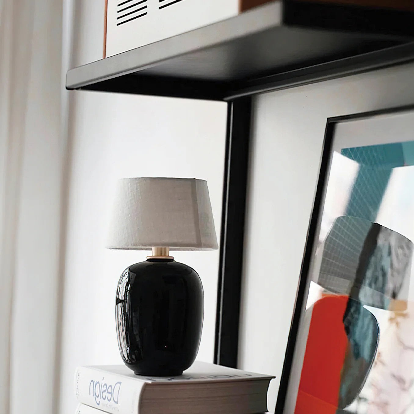 Sleek Cordless LED Lamp – Stylish Battery-Powered Light for Any Space