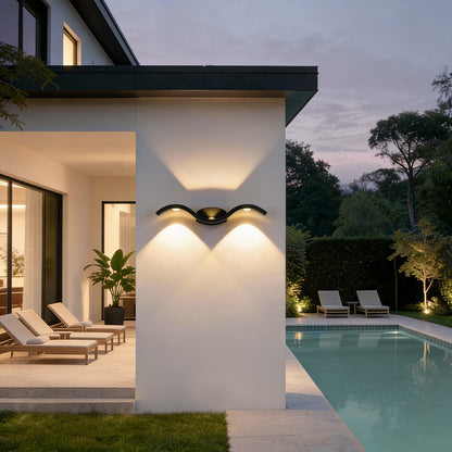 Sleek Vertical LED Outdoor Wall Light with Durable Design