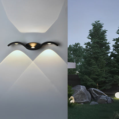 Sleek Vertical LED Outdoor Wall Light with Durable Design