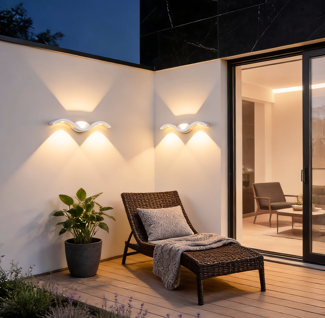 Sleek Vertical LED Outdoor Wall Light with Durable Design