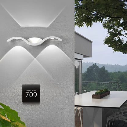 Sleek Vertical LED Outdoor Wall Light with Durable Design
