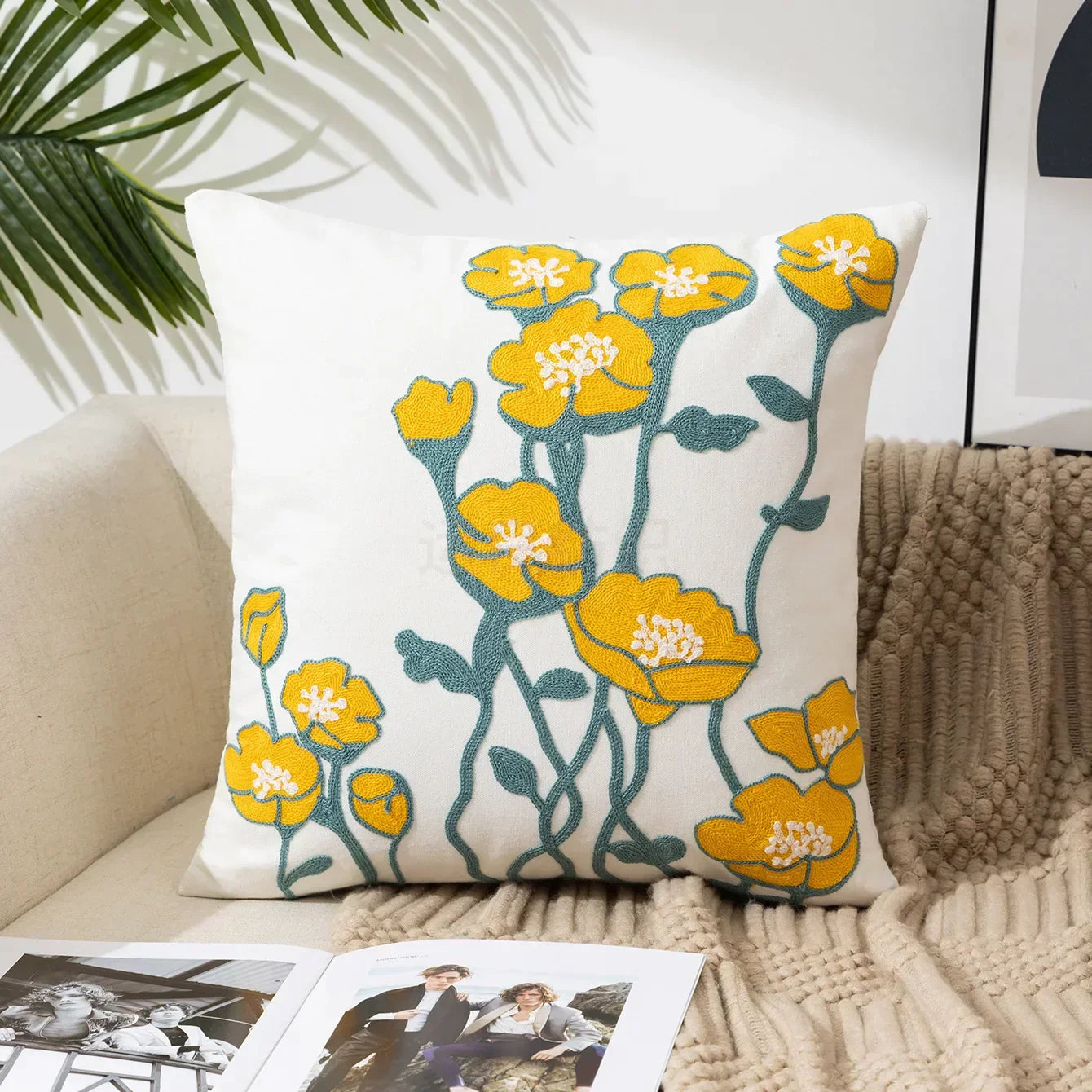 Chic Floral Cushion Cover – Elegant Decorative Pillow Case
