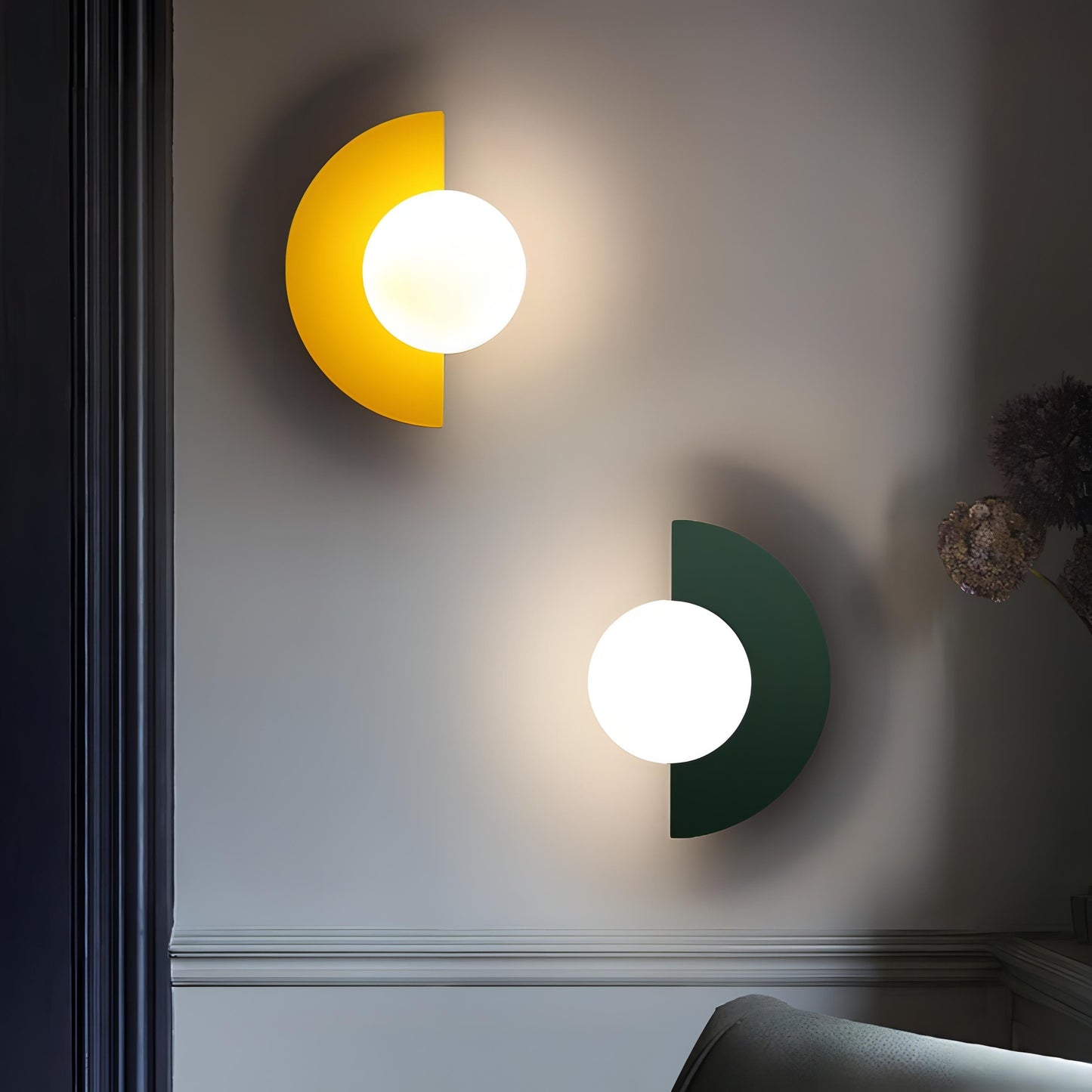 Curved Elegance Wall Light for Modern Interiors