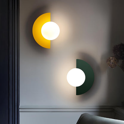 Curved Elegance Wall Light for Modern Interiors