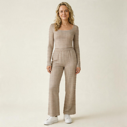 Striped Lounge Outfit for Sunday Relaxation
