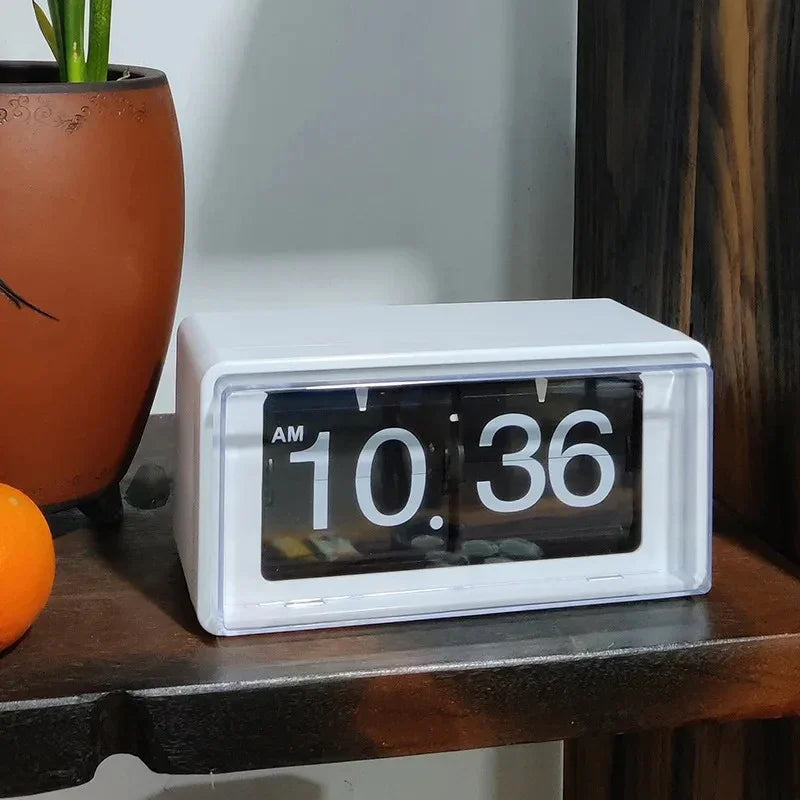 Classic Page Turning Clock with Automatic Time Update