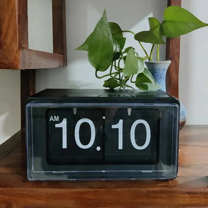 Classic Page Turning Clock with Automatic Time Update