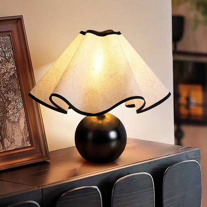 Elegant Wave-Design Table Lamp for Modern Interiors