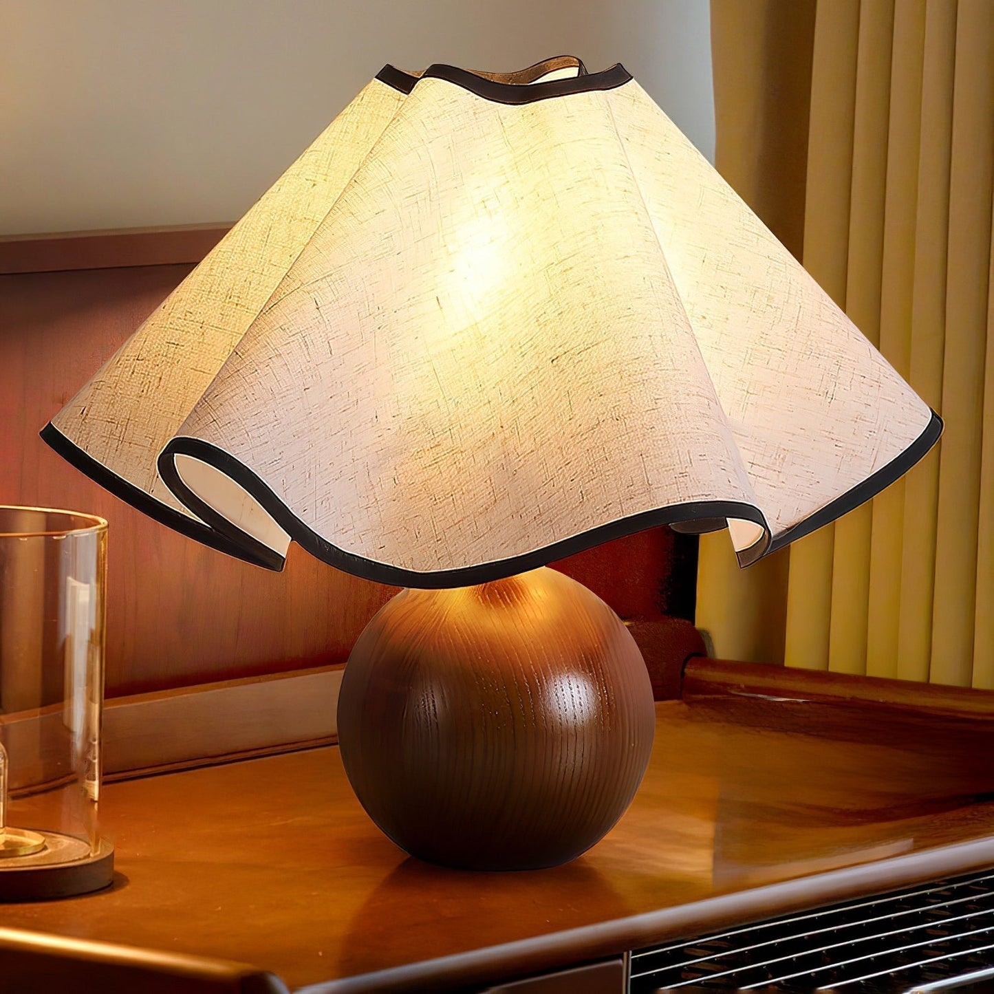 Elegant Wave-Design Table Lamp for Modern Interiors