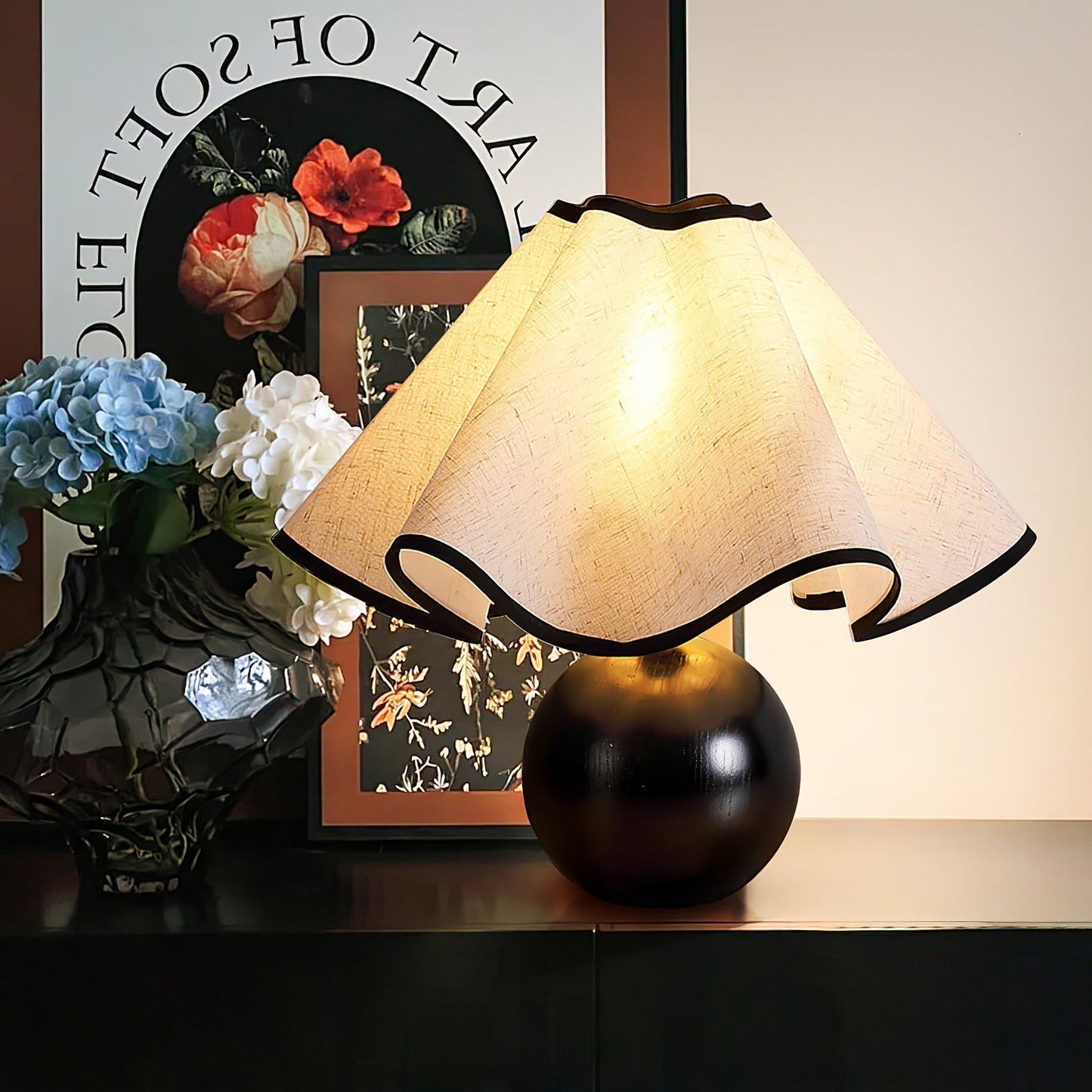 Elegant Wave-Design Table Lamp for Modern Interiors