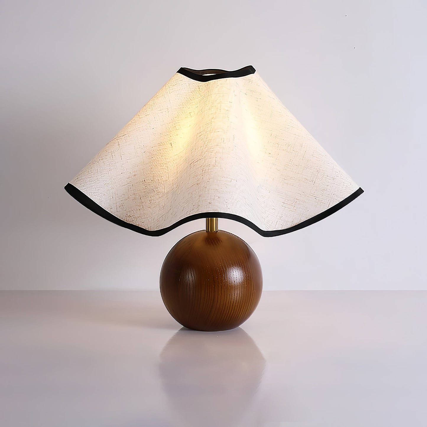 Elegant Wave-Design Table Lamp for Modern Interiors