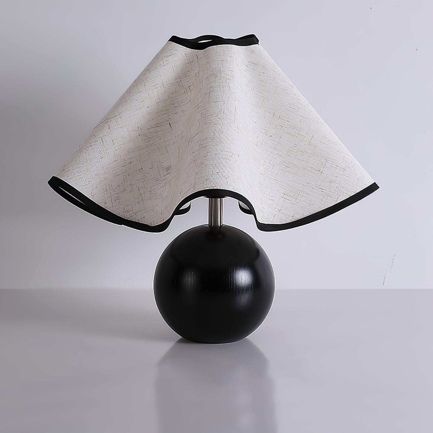 Elegant Wave-Design Table Lamp for Modern Interiors