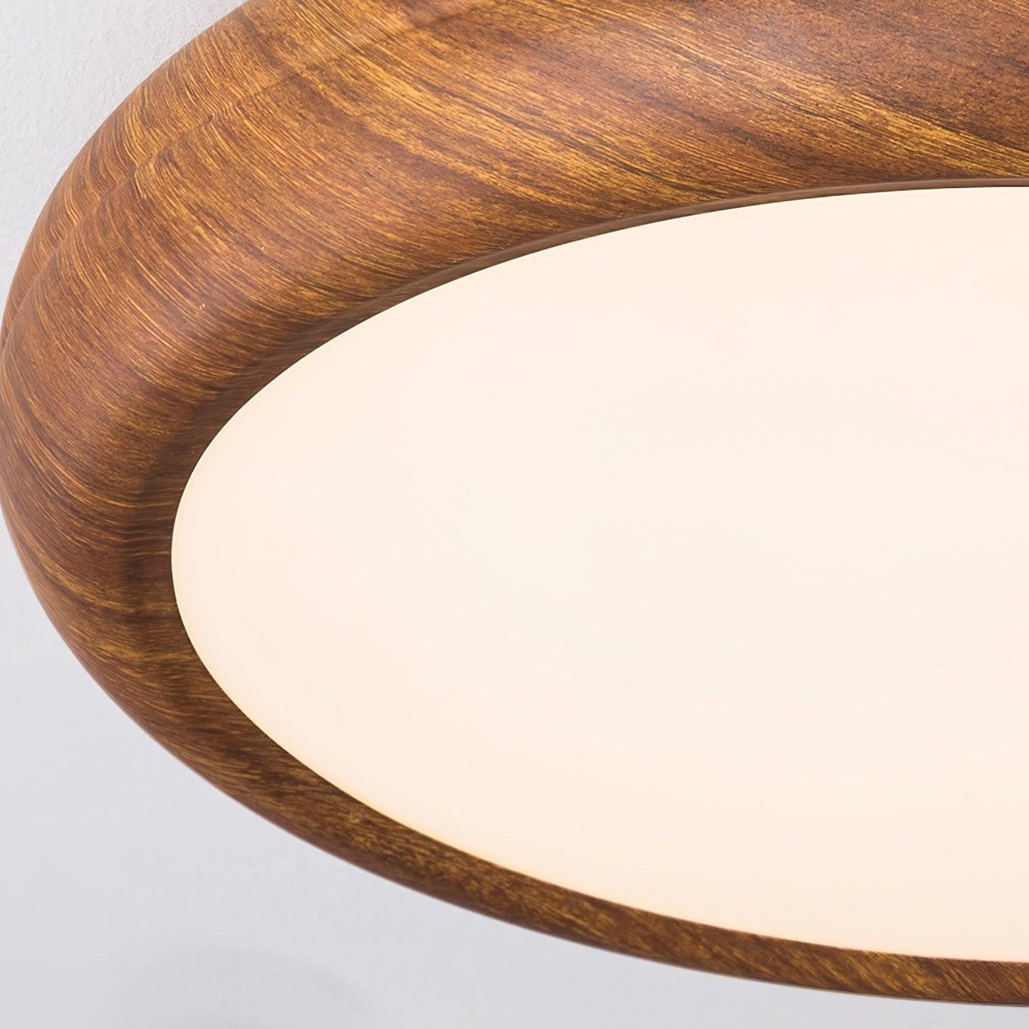Elegant Wood-Look Flush Mount Ceiling Lamp for Cozy Spaces